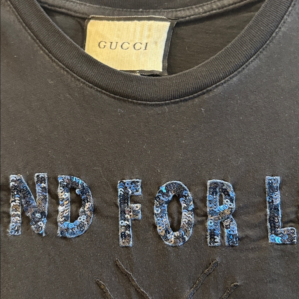 GUCCI BLACK S/S TEE SHIRT WITH BLIND FOR LOVE IN BLUE SEQUINS EMBROIDERED BEE - Picture 7 of 16